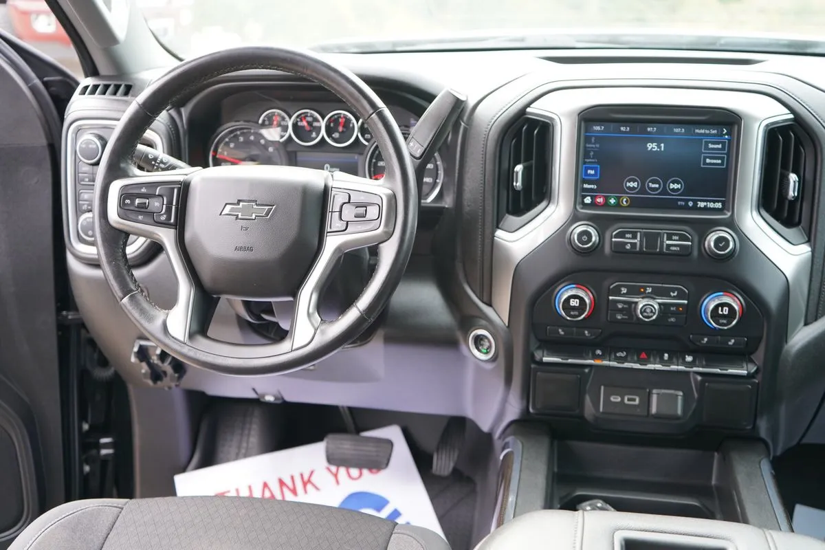 Chevrolet Silverado photo 18