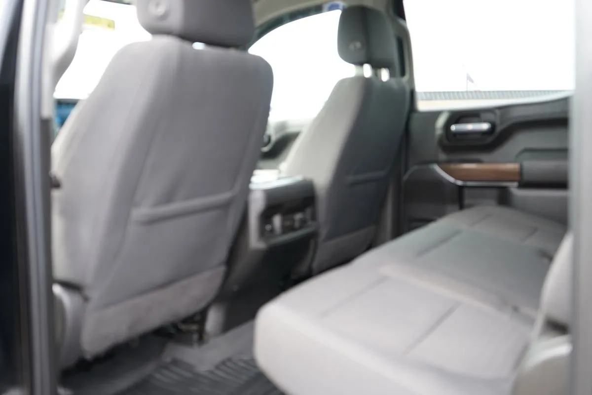 Chevrolet Silverado photo 32