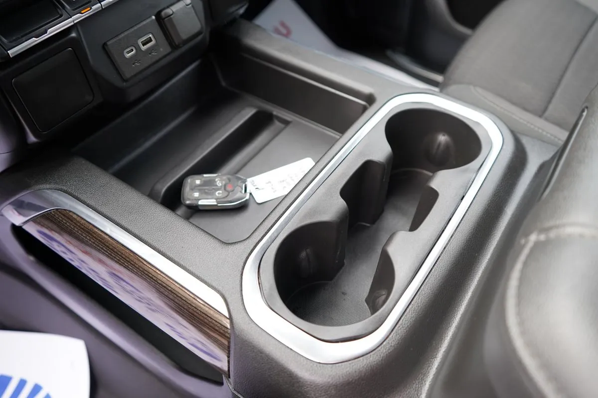 Chevrolet Silverado photo 27