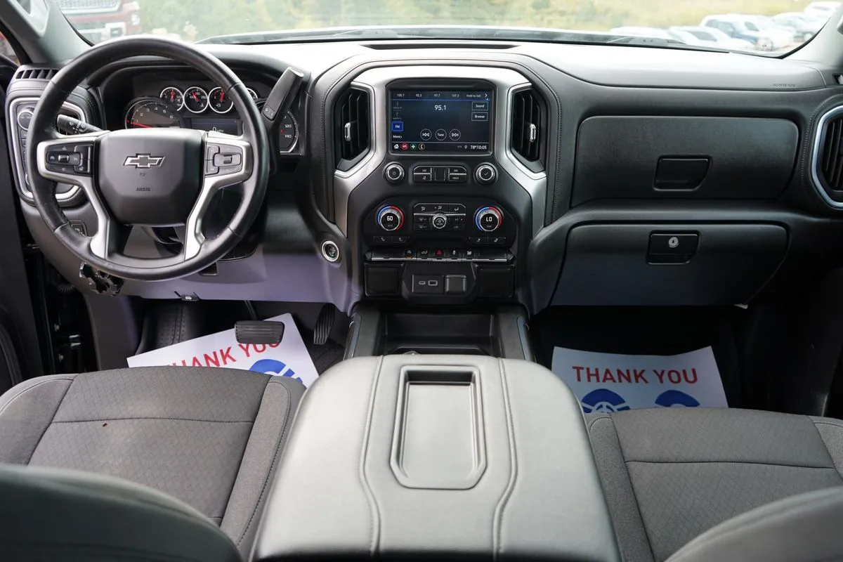 Chevrolet Silverado photo 17