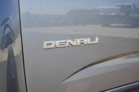 More photos of 2020 GMC Canyon 4WD Crew Cab Short Box Denali at West Plains Auto World, MO