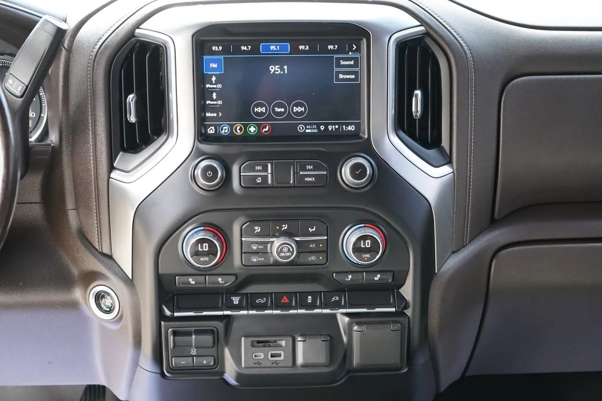 Chevrolet 3500HD photo 27