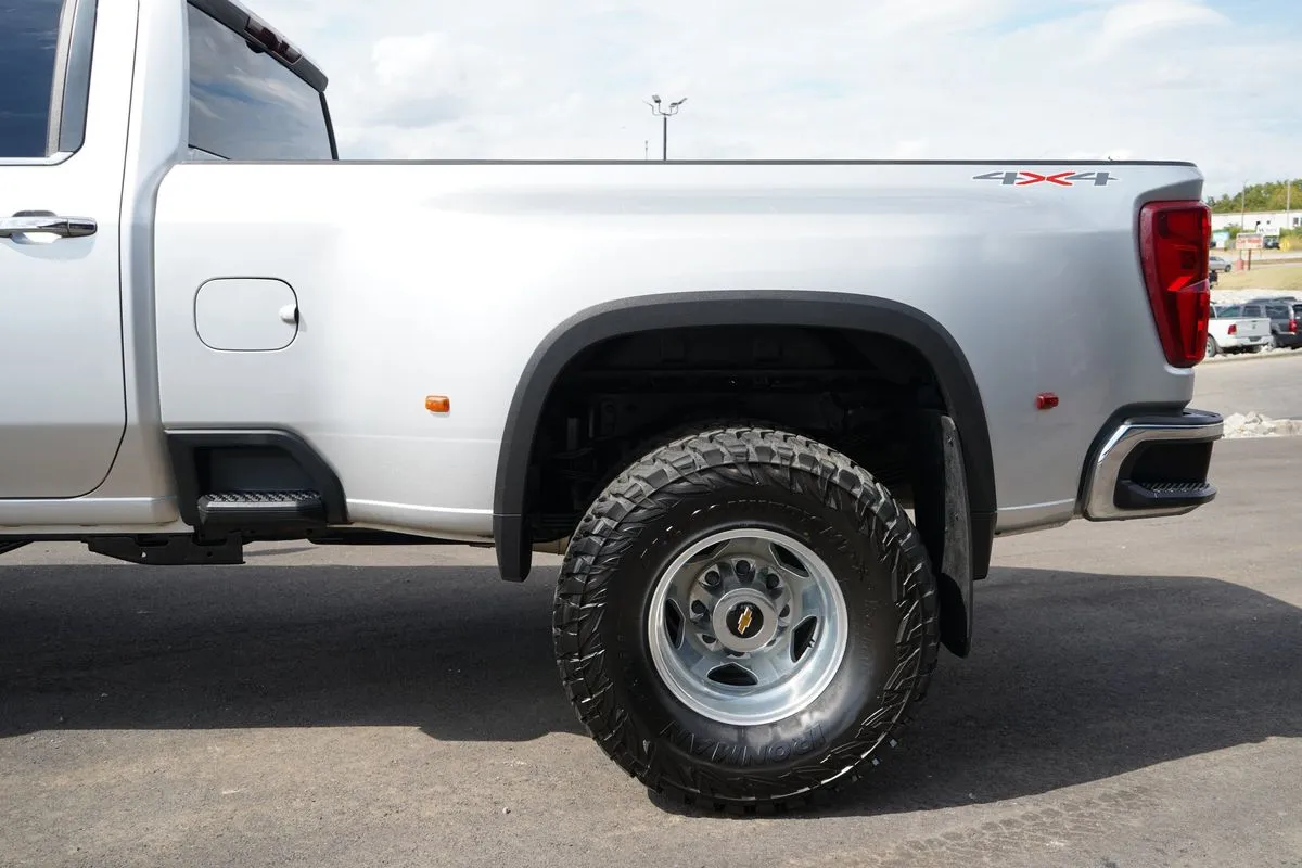 Chevrolet 3500HD photo 8