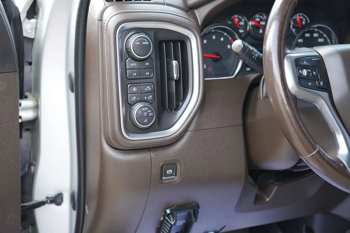 Chevrolet 3500HD photo 25