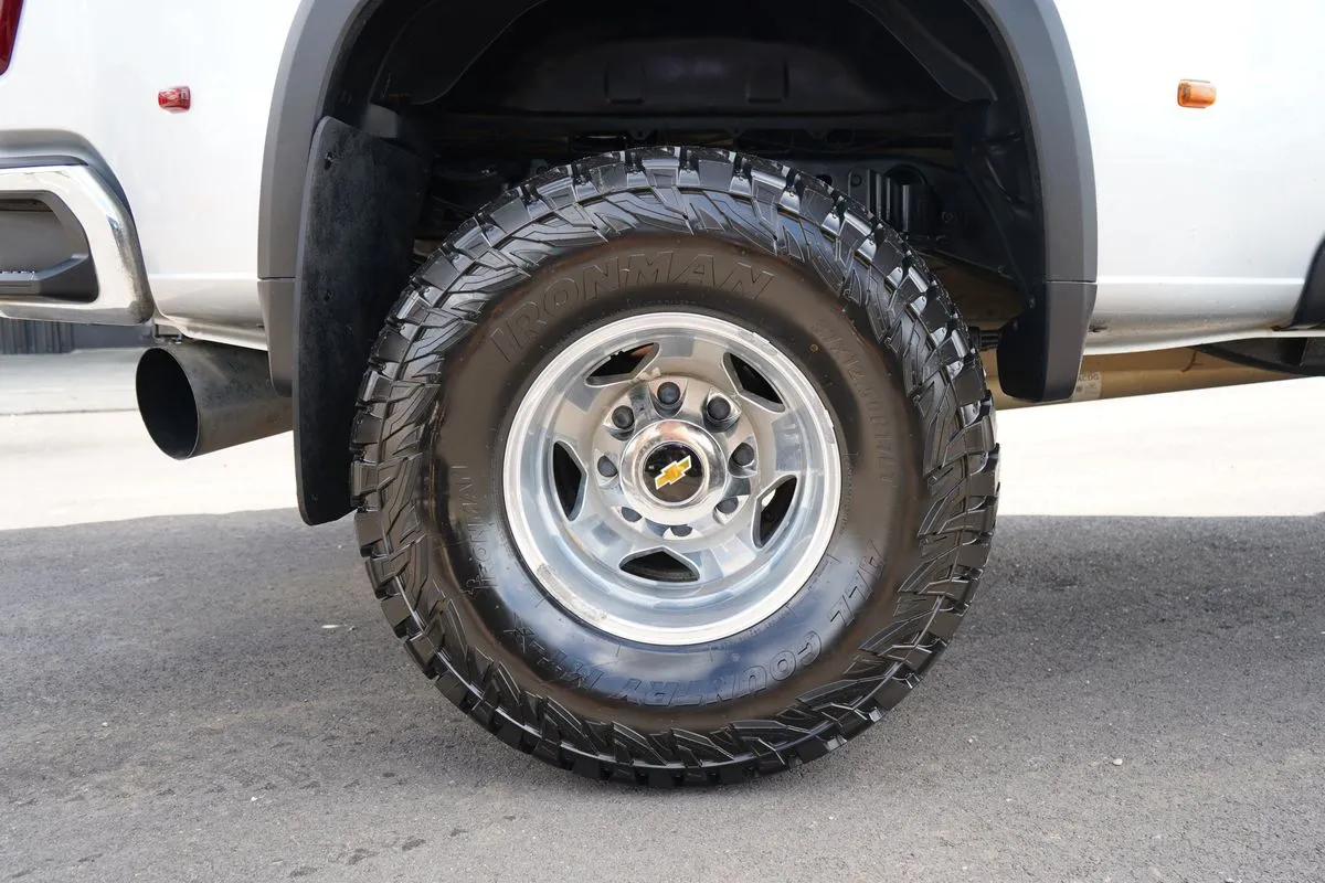 Chevrolet 3500HD photo 12