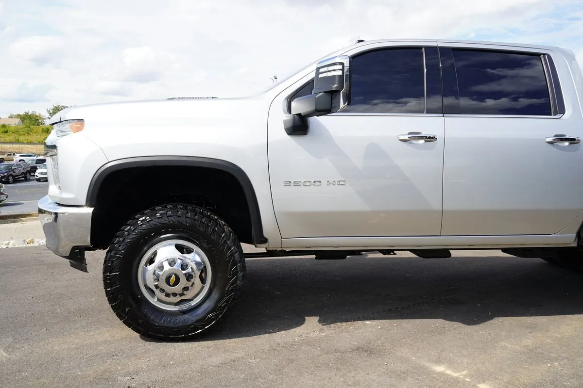 Chevrolet 3500HD photo 6