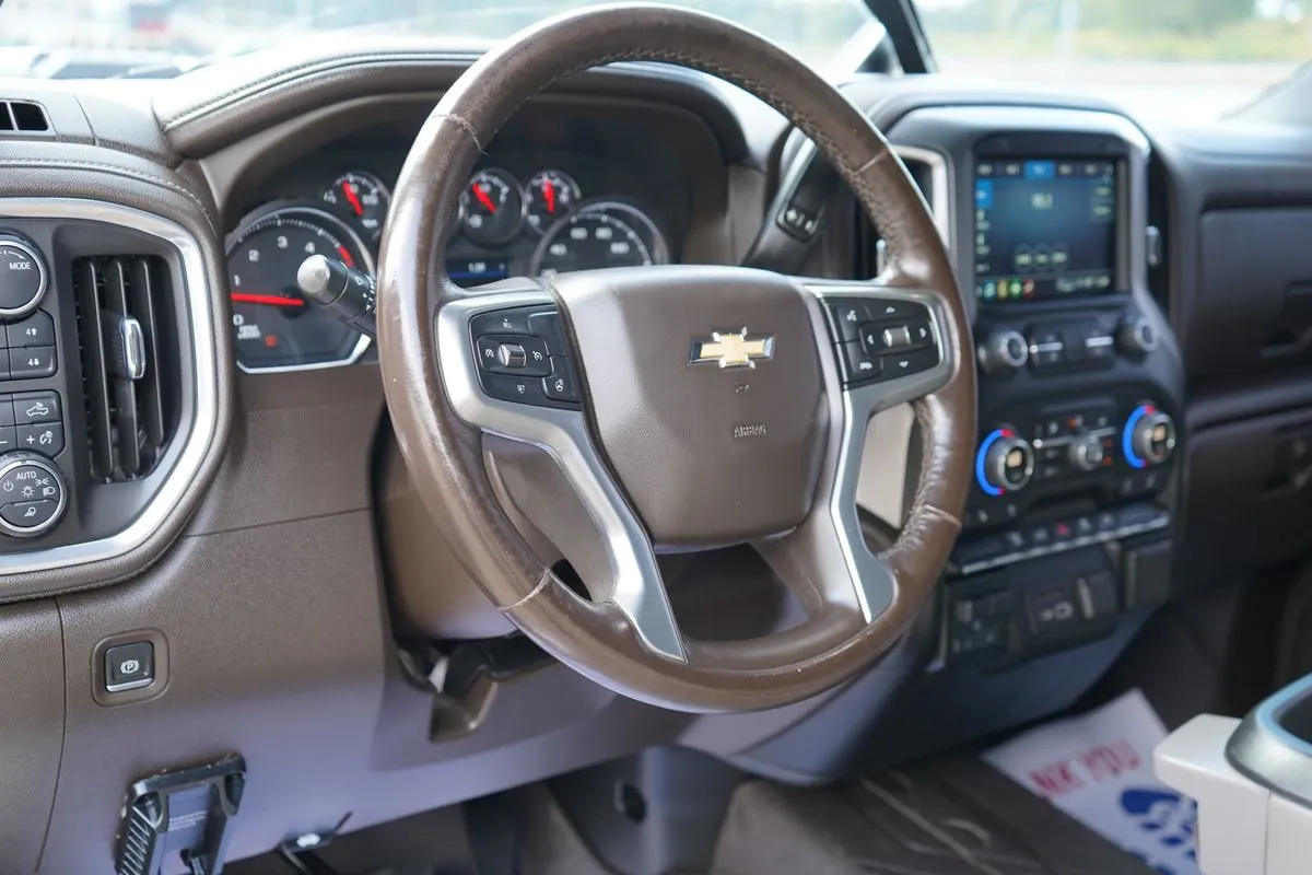 Chevrolet 3500HD photo 22