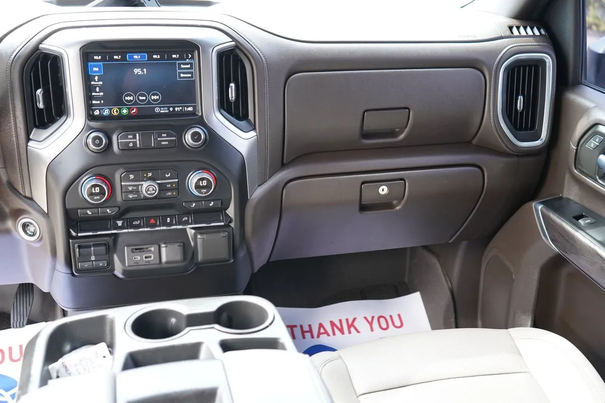 Chevrolet 3500HD photo 26