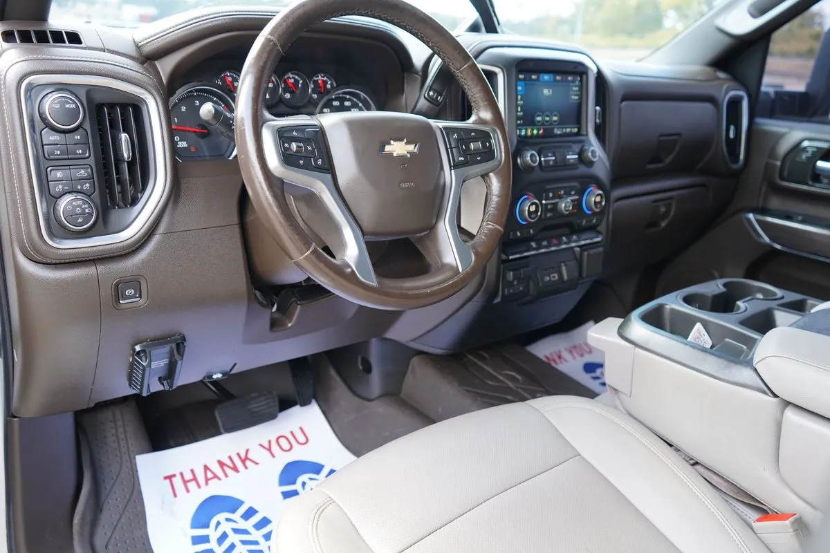 Chevrolet 3500HD photo 24