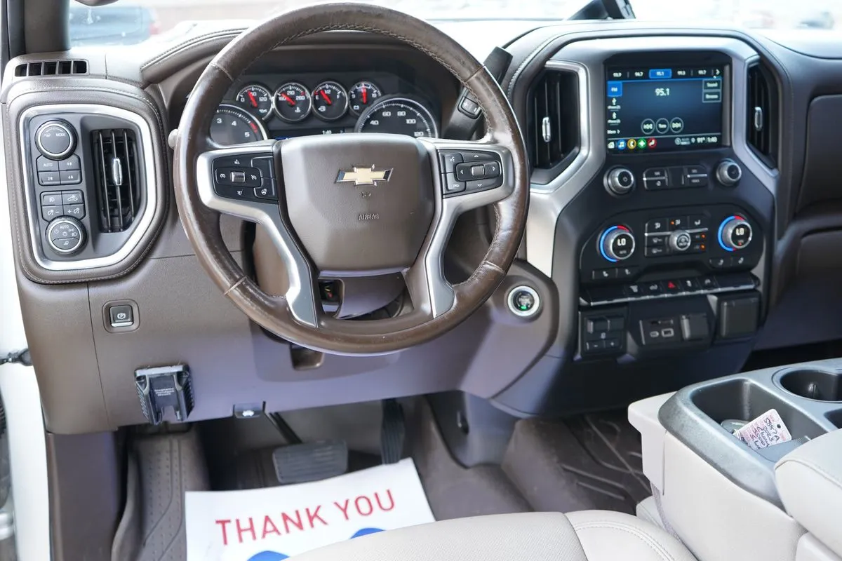 Chevrolet 3500HD photo 19