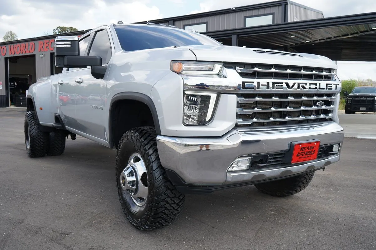 Chevrolet 3500HD photo 13