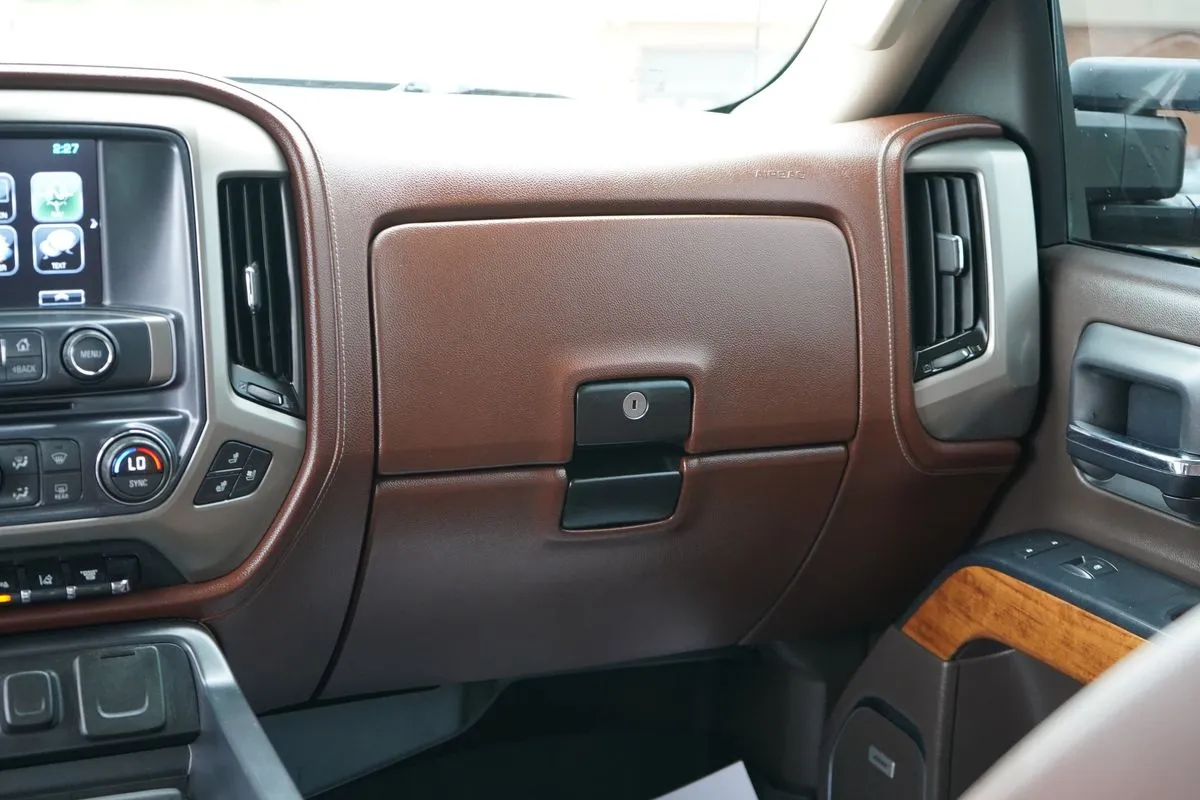 Chevrolet Silverado photo 22