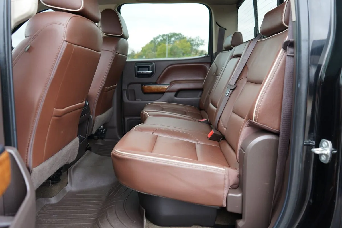 Chevrolet Silverado photo 35