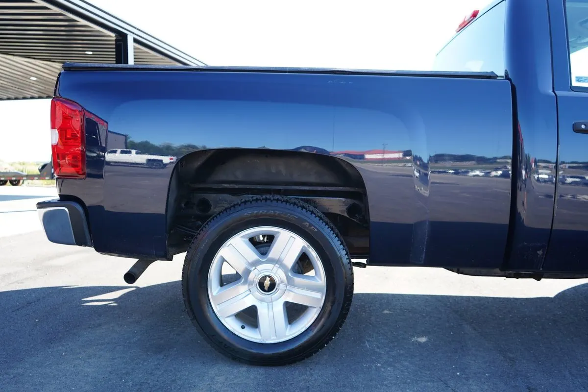 Chevrolet Silverado photo 11