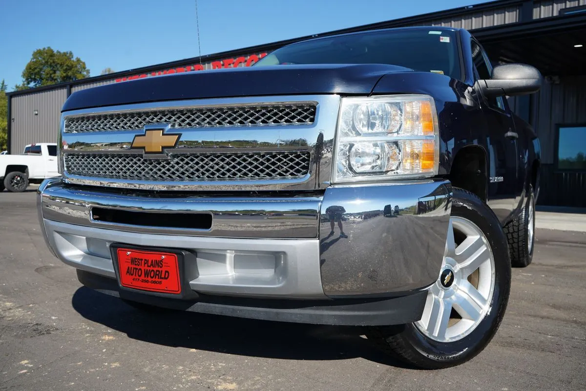 Chevrolet Silverado photo 2