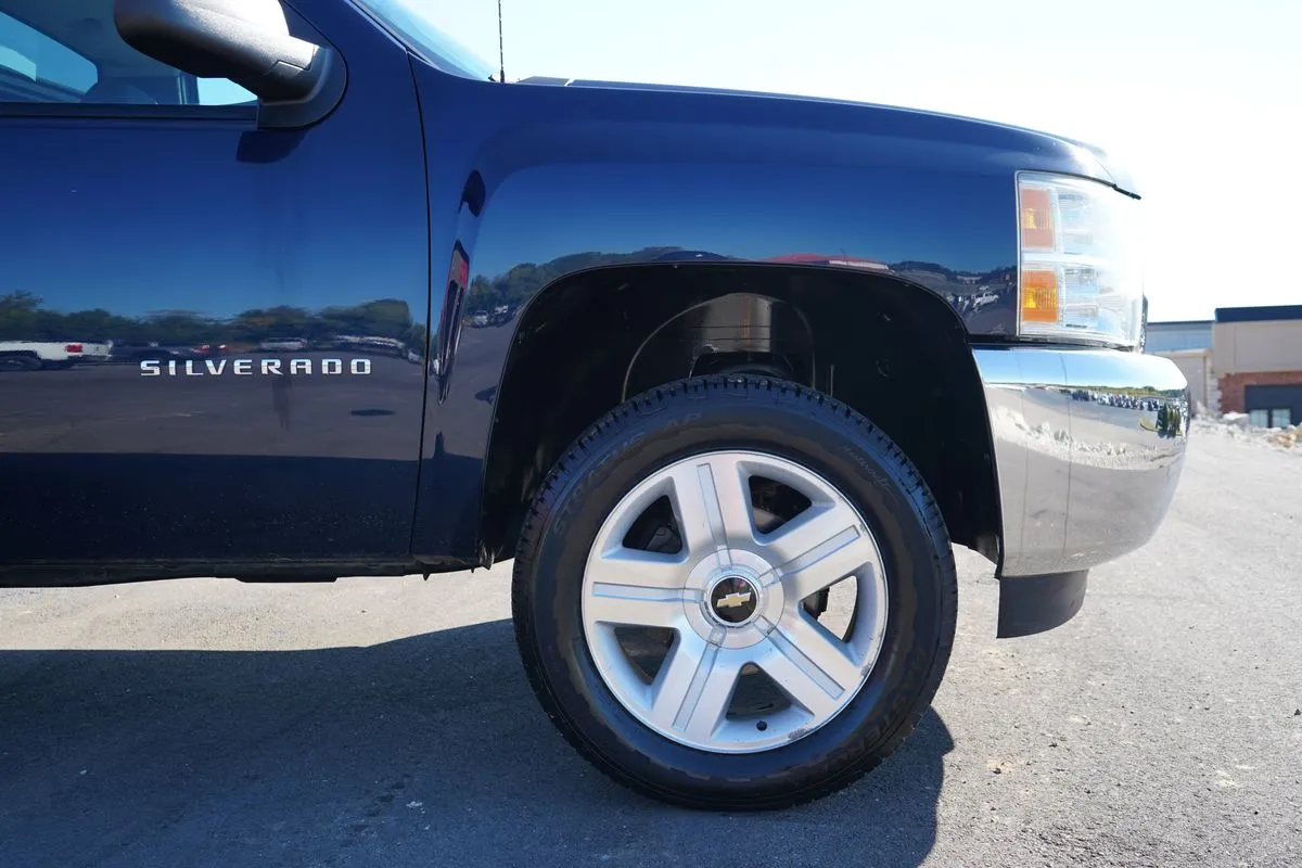 Chevrolet Silverado photo 13
