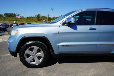 More photos of 2012 Jeep Grand Cherokee Limited at West Plains Auto World, MO