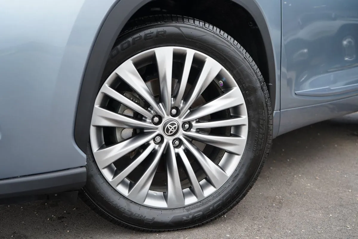 Toyota Highlander photo 3