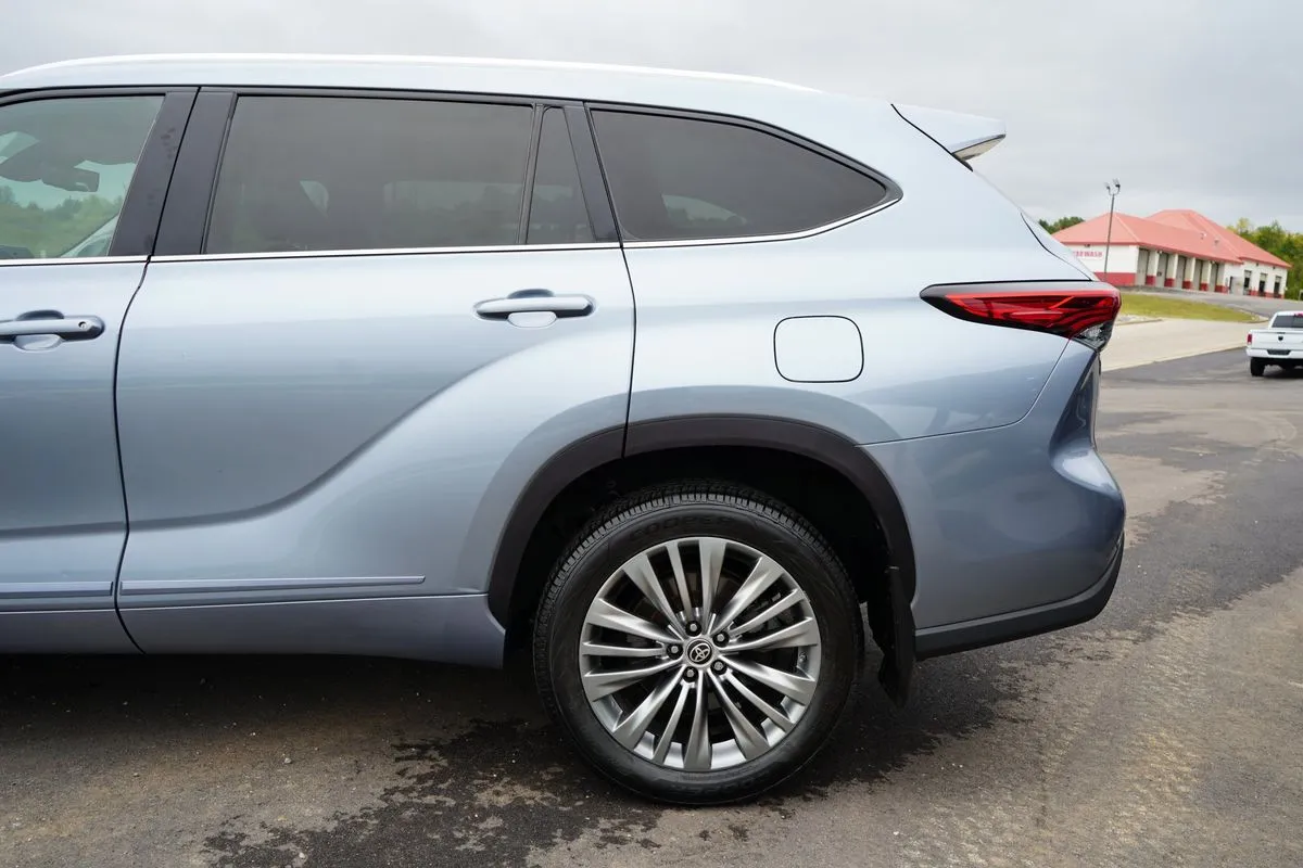 Toyota Highlander photo 6