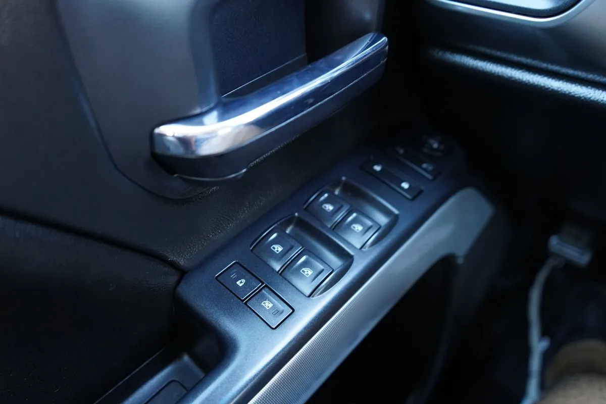 Chevrolet Silverado photo 35