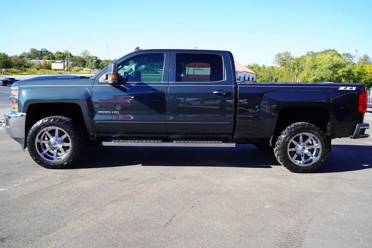 Chevrolet Silverado photo 7