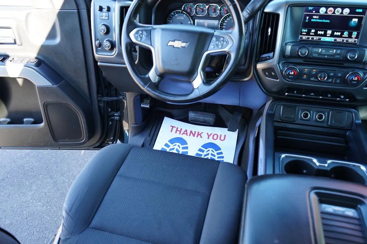 Chevrolet Silverado photo 23