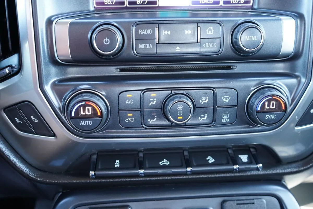 Chevrolet Silverado photo 29
