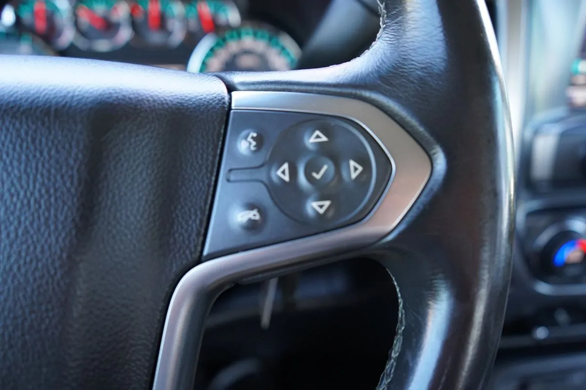 Chevrolet Silverado photo 33