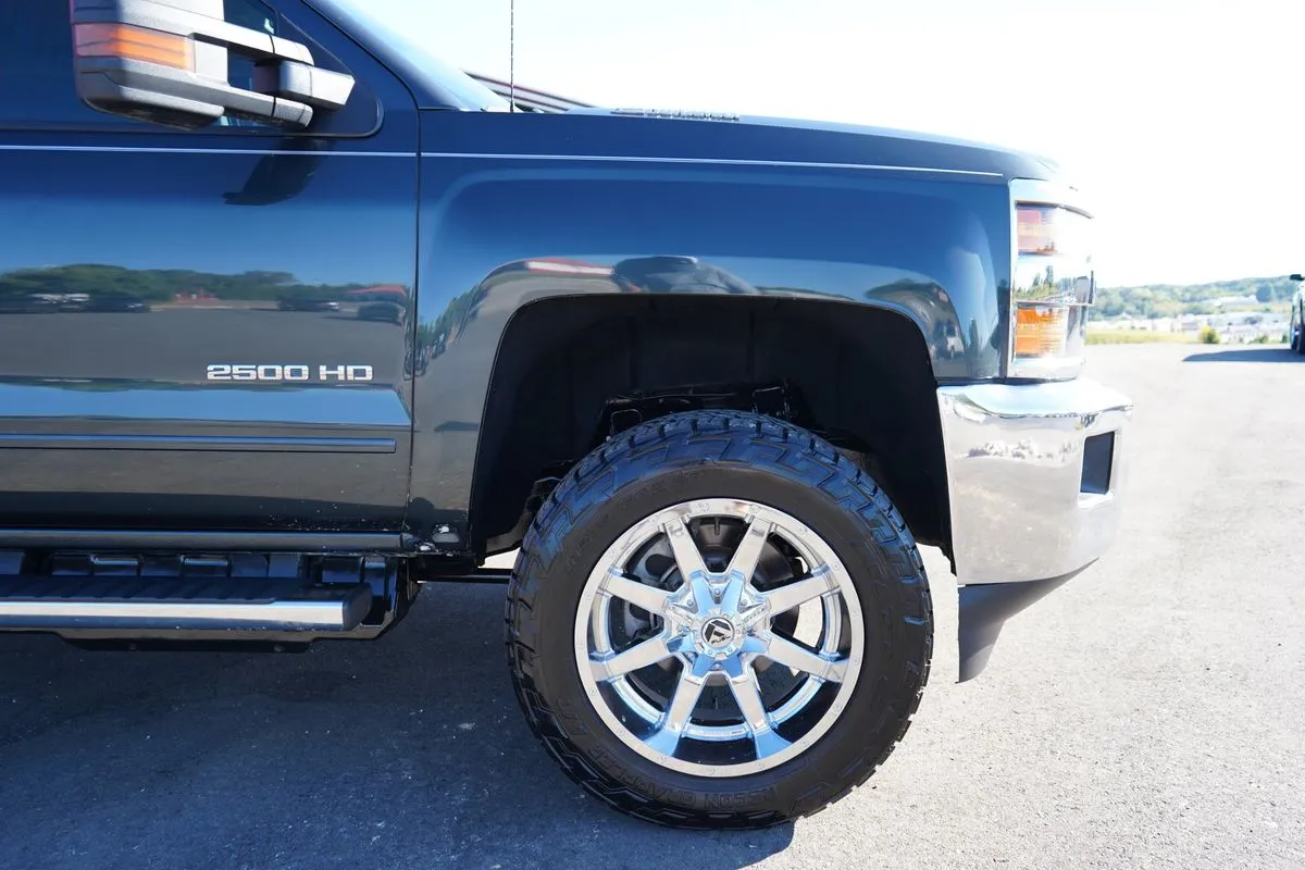 Chevrolet Silverado photo 14