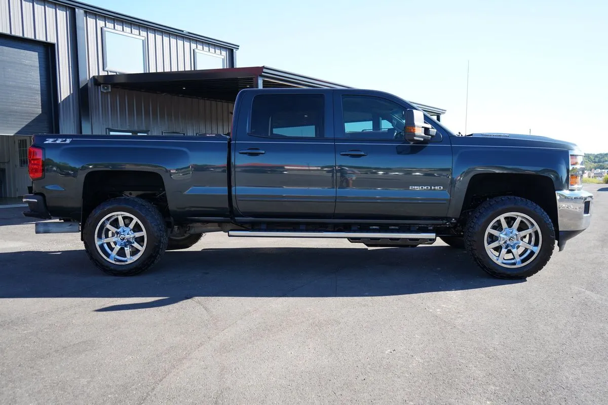 Chevrolet Silverado photo 13