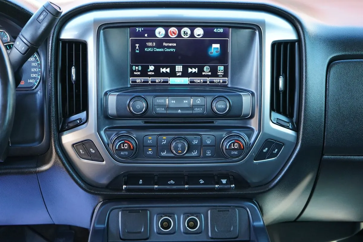 Chevrolet Silverado photo 24