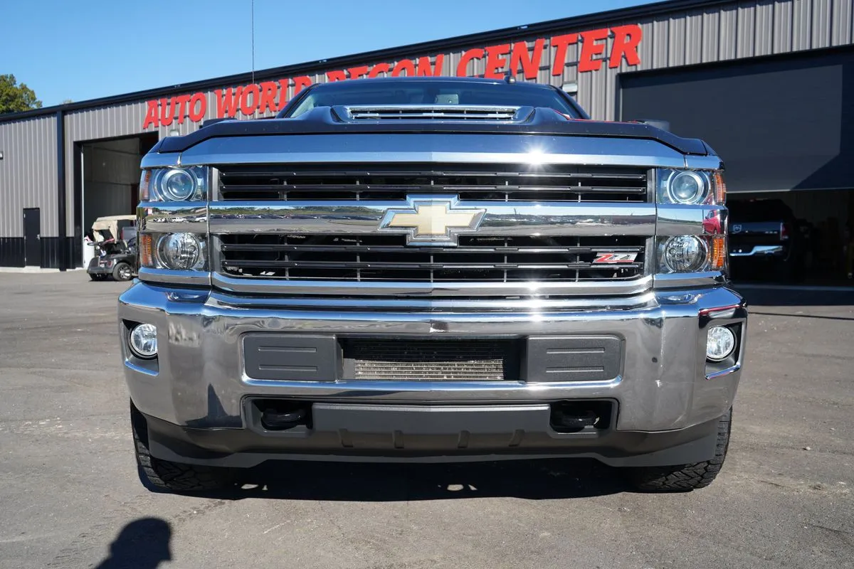 Chevrolet Silverado photo 16