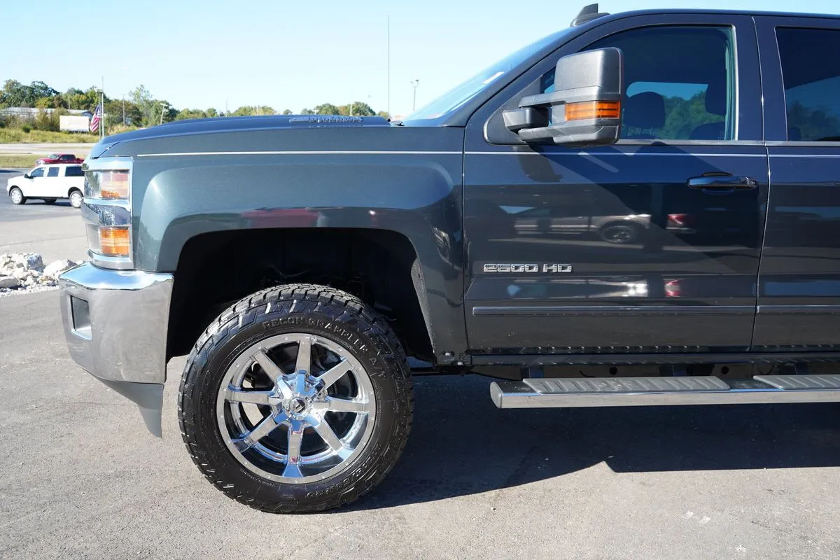 Chevrolet Silverado photo 6