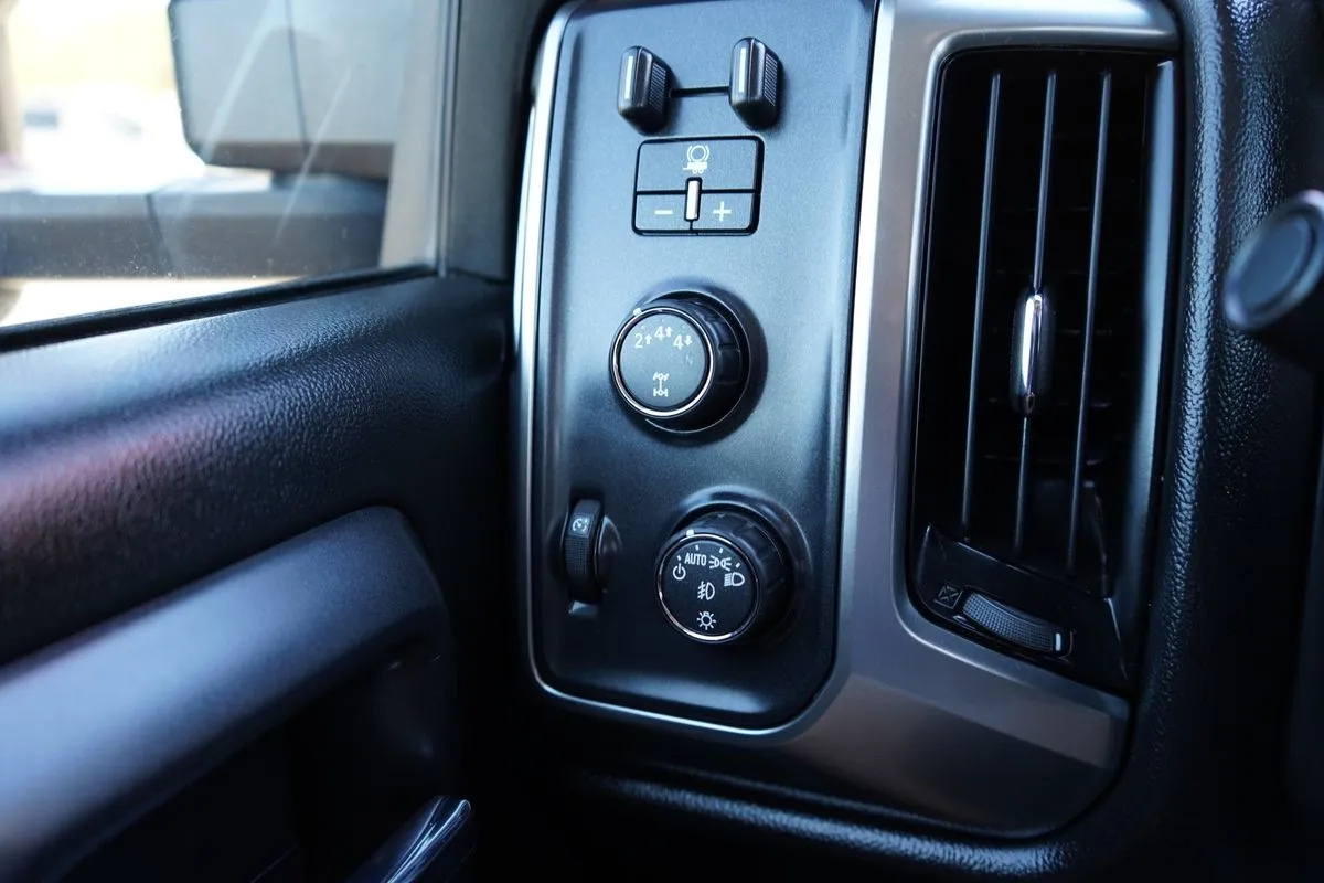 Chevrolet Silverado photo 34