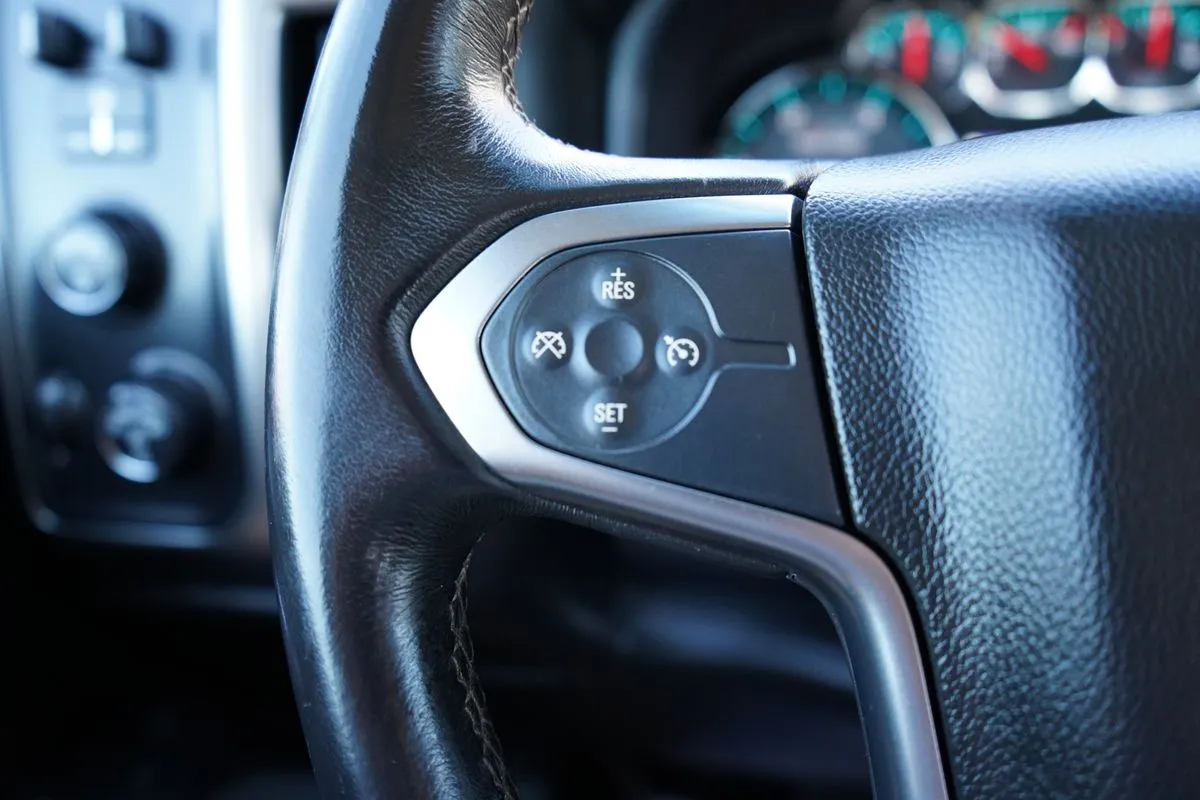Chevrolet Silverado photo 32