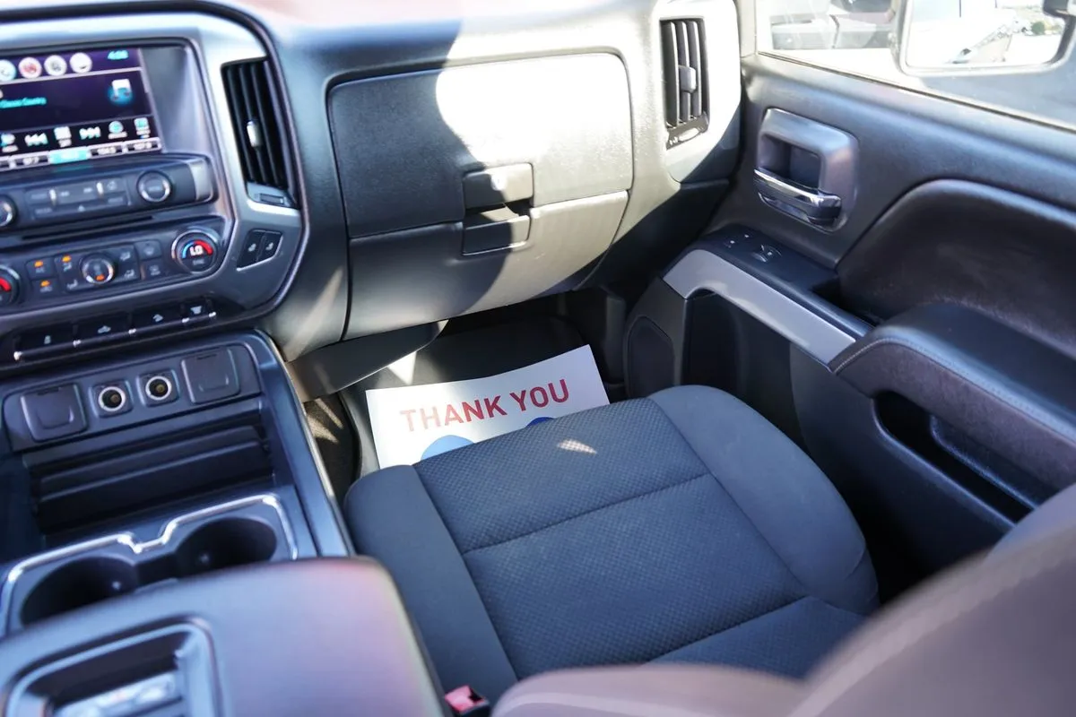 Chevrolet Silverado photo 22