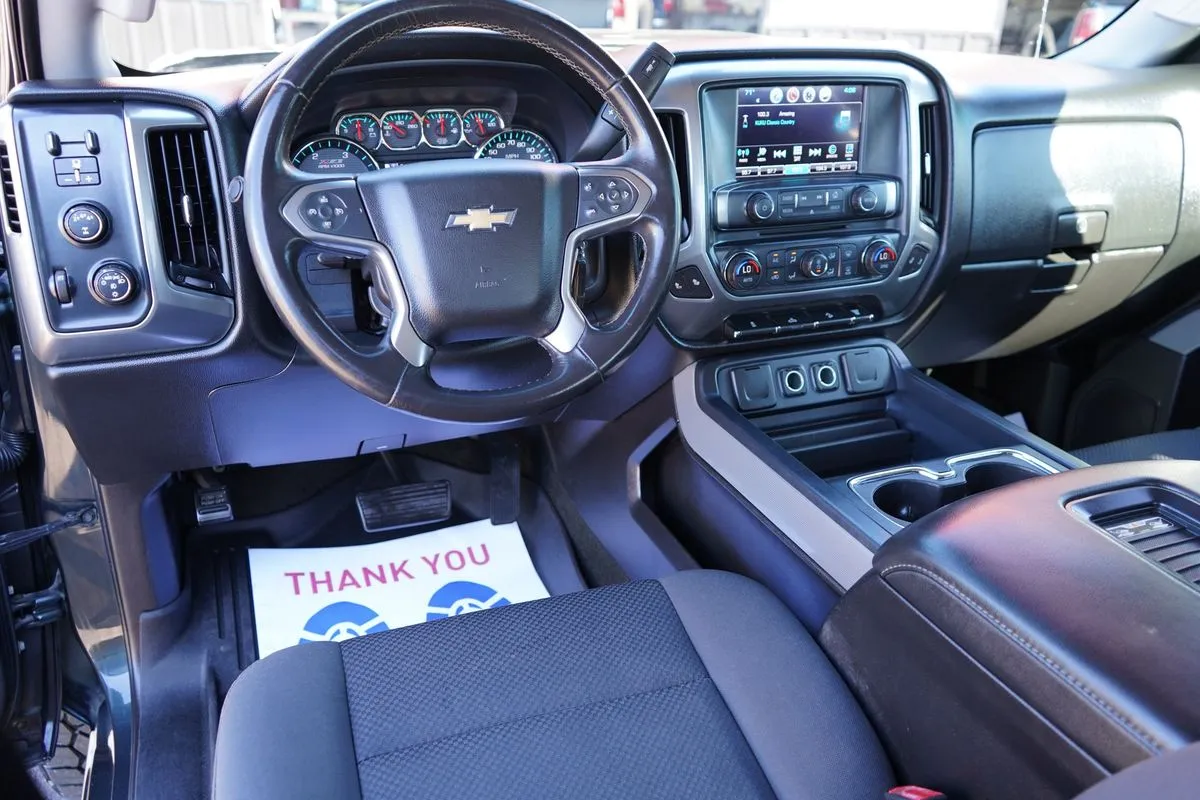 Chevrolet Silverado photo 17