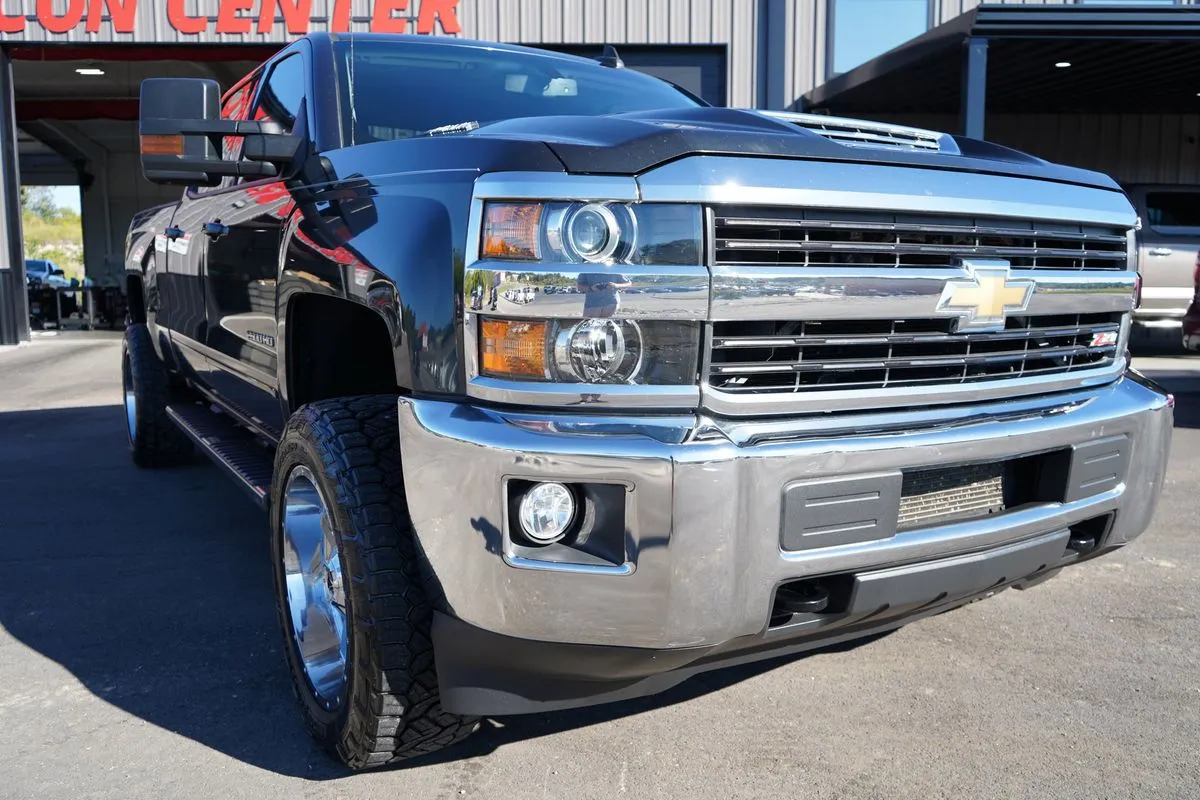 Chevrolet Silverado photo 15