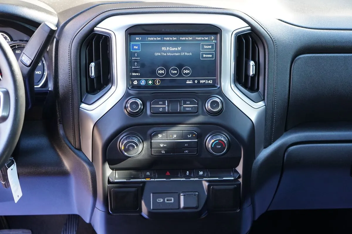 Chevrolet Silverado photo 22