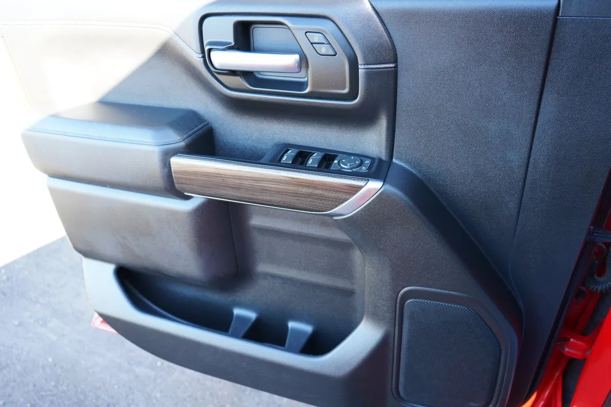 Chevrolet Silverado photo 29