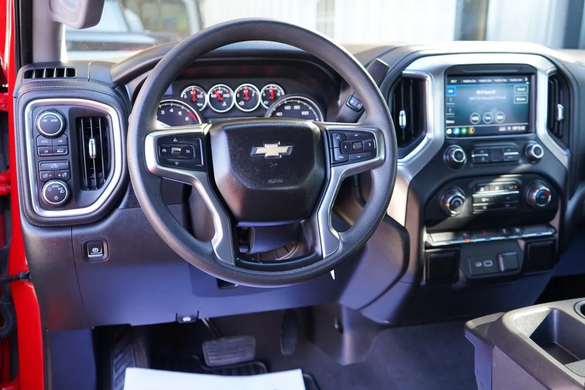 Chevrolet Silverado photo 18