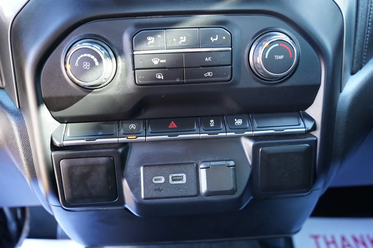 Chevrolet Silverado photo 35