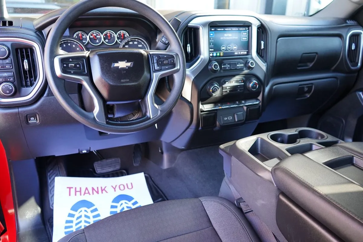 Chevrolet Silverado photo 17