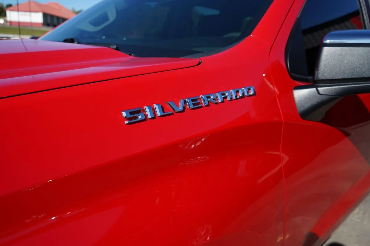 Chevrolet Silverado photo 5