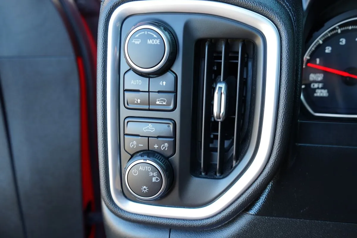Chevrolet Silverado photo 28