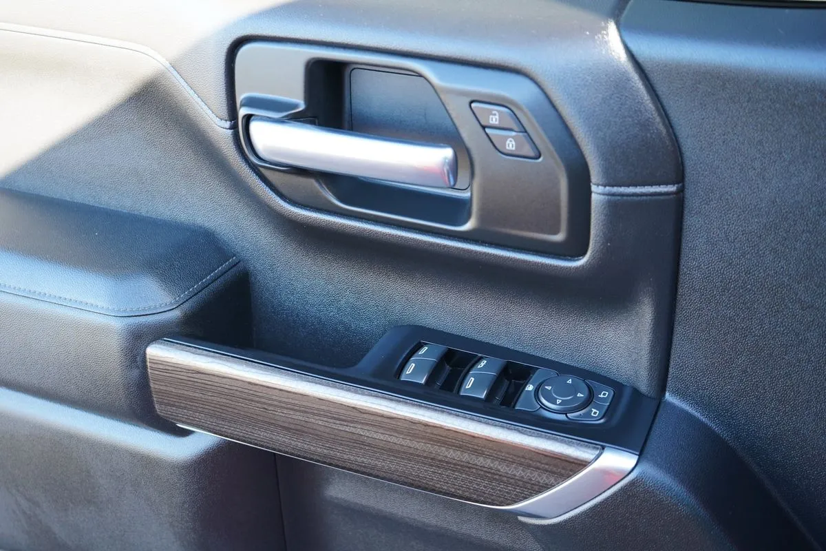 Chevrolet Silverado photo 30