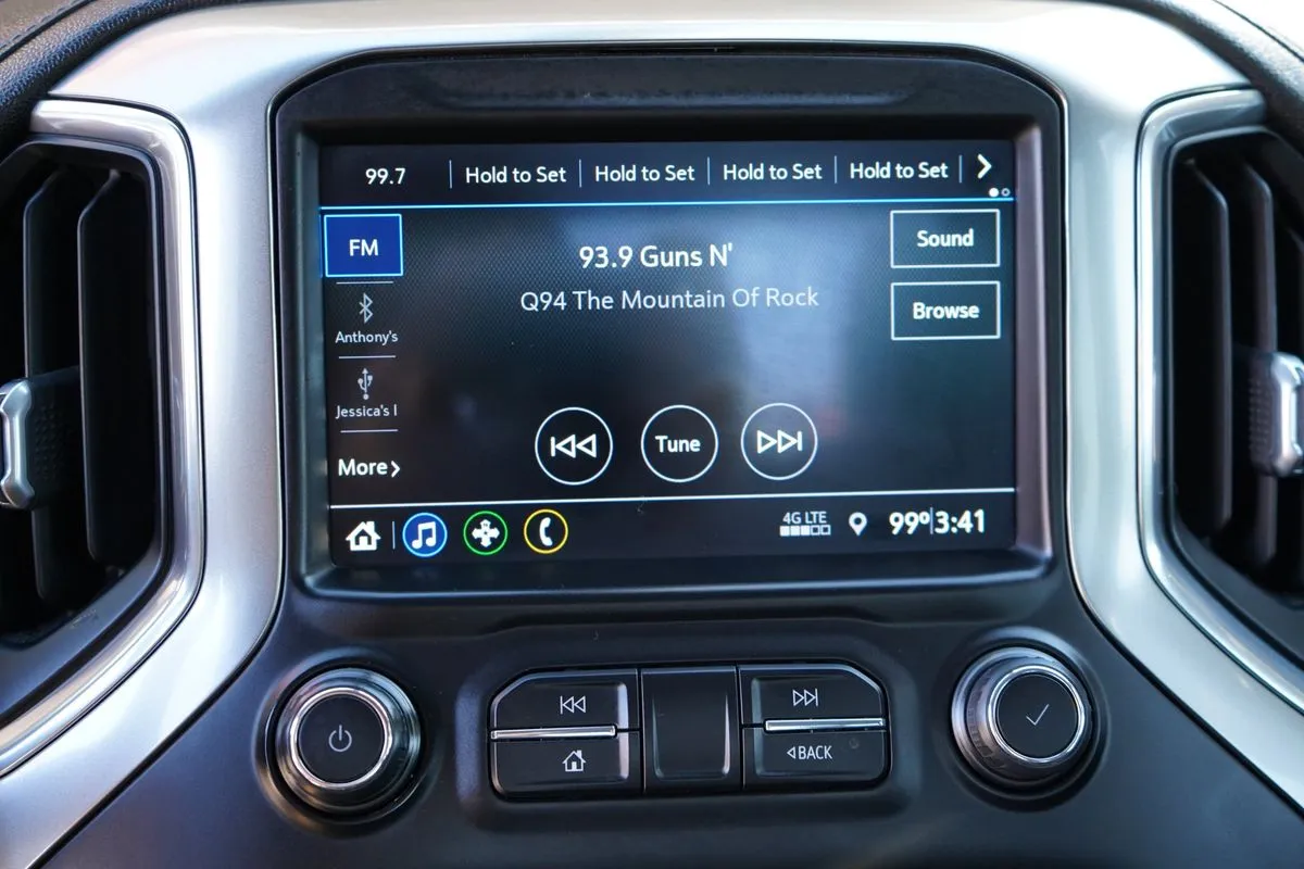 Chevrolet Silverado photo 32