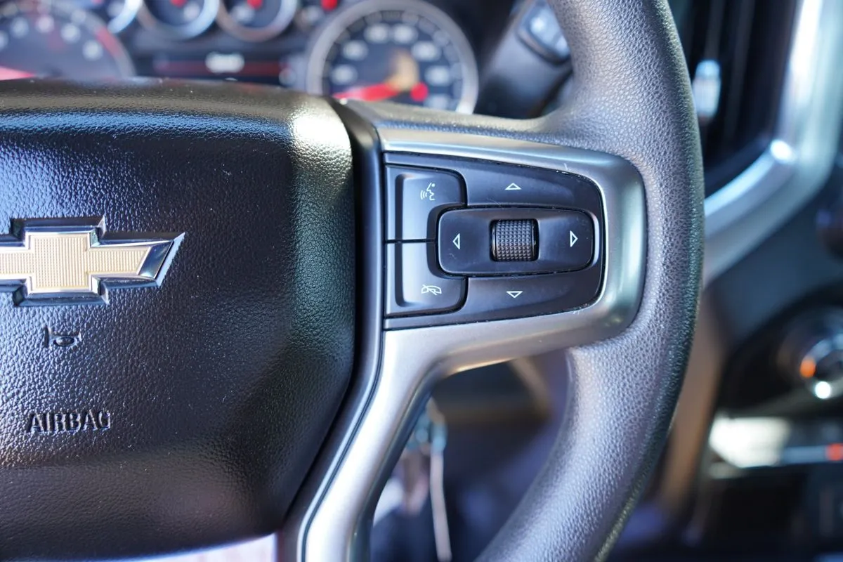 Chevrolet Silverado photo 27