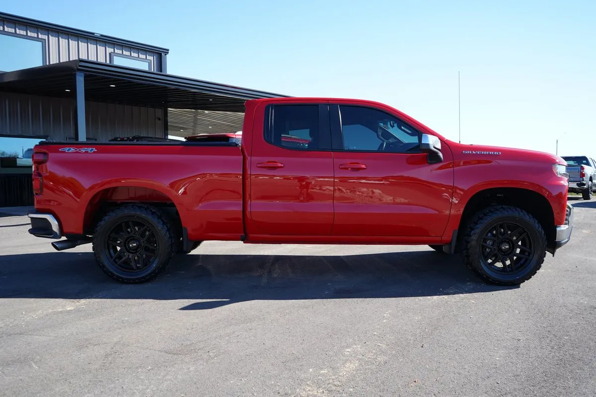 Chevrolet Silverado photo 14