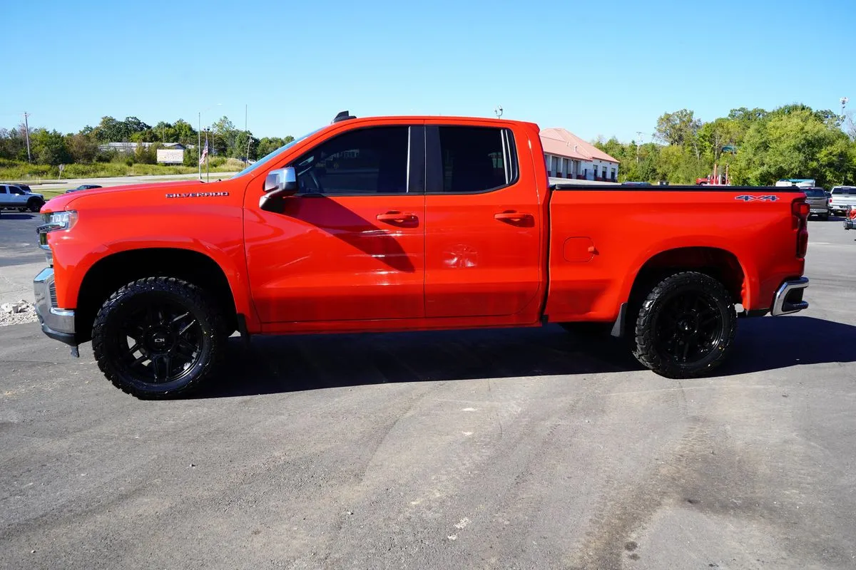 Chevrolet Silverado photo 8